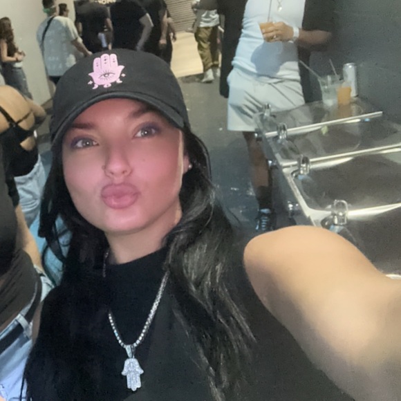 Meet Your Posher - Picture 6 of 16